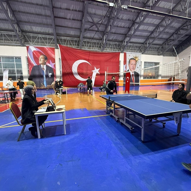 Bulanık'ta masa tenisi turnuvası coşkuyla başladı