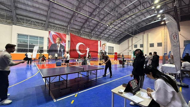 Bulanık'ta masa tenisi turnuvası başladı