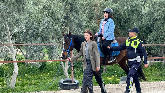 Mersin'de özel çocuklara at binme ve atla terapi eğitimi verildi