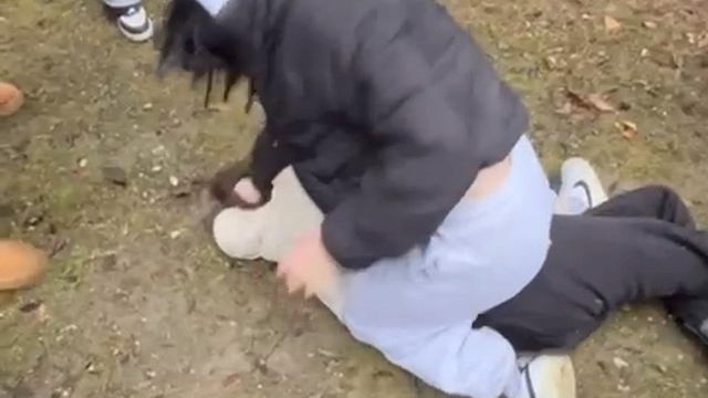 Bolu'da liseli kızı acımasızca darp ettiler
Lise öğrencilerinin kavga görüntüsü iki ay sonra ortaya çıktı