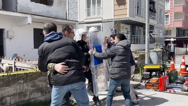 Burdur'da 5.7 büyüklüğündeki deprem tatbikatında gerçeği aratmayan görüntüler