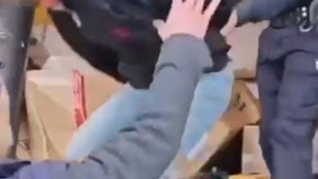 Sivas'ta kamyonette gizlenen 5 kaçak göçmen yakalandı