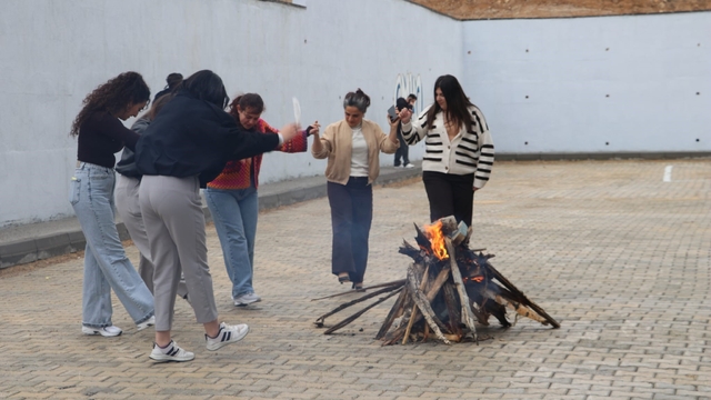Sivas'ta öğrenciler baharın gelişini kutladı
