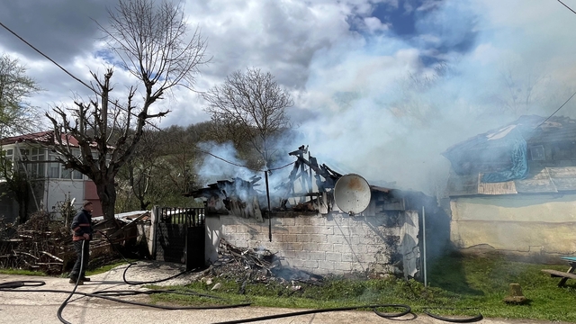 Düzce'de çıkan yangında tek katlı ev kullanılamaz hale geldi