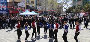 Başkanı Mehmet Ertaş Vanlıların kurtuluş coşkusuna ortak oldu Van'ın kurtuluş günü Edremit'te kutlandı