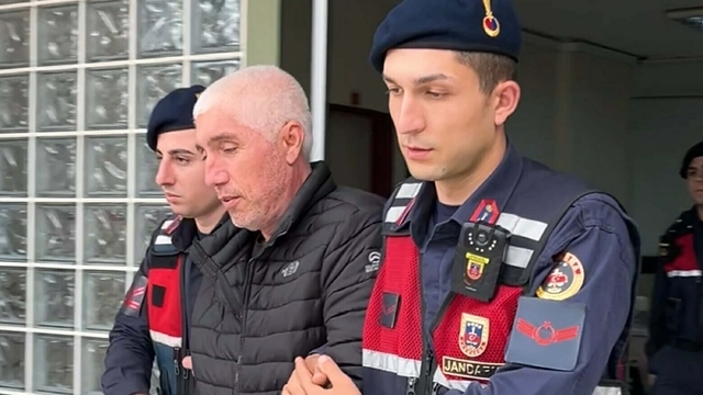 Çarpıp devirdiği direkle bisiklet sürücüsünün ölümüne neden olan kamyon şoförü tutuklandı