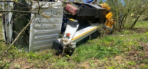 Şoförünün kalp krizi geçirdiği kamyonet, fındık bahçesine devrildi
