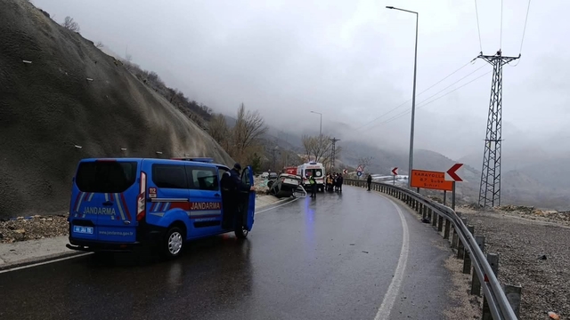 Malatya'da kontrolden çıkan araç devrildi: 5 yaralı