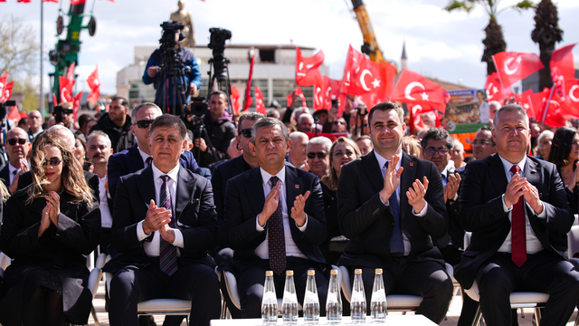 CHP Genel Başkanı Özel, İzmir'de açılış ve temel atma töreninde konuştu:
