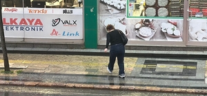 Düzce'de sağanak yağış vatandaşları hazırlıksız yakaladı