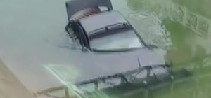 Adana’da otomobil sulamana kanalına düştü