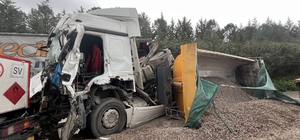 TEM’de 2 TIR, tanker ve otomobil çarpıştı: 2 ölü (2)