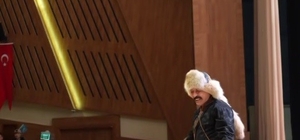 Sivas’ta Nevruz kutlamalarında renkli görüntüler: Sahneye kurtlar çıktı, şahin havada uçtu