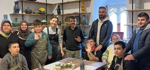 Tokat'ta otizmli çocuklar seramik çalışması yaptı