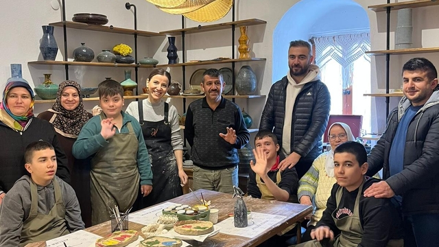 Tokat'ta otizmli çocuklar seramik çalışması yaptı