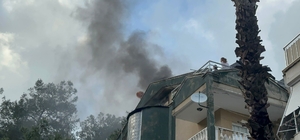 Marmaris'te çatı katı yangını: Mahsur kalan bir kişi kurtarıldı