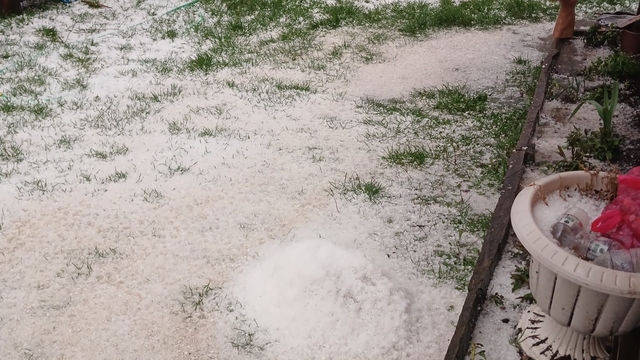 Düzce'nin yüksek kesimlerinde dolu etkili oldu