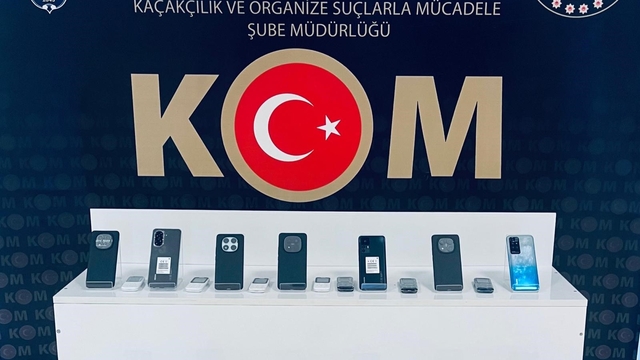 Muş'ta 25 adet kaçak cep telefonu ele geçirildi