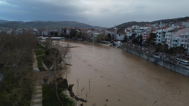 Çanakkale'de yağmur nedeniyle taşan Kocabaş Çayı dron ile görüntülendi