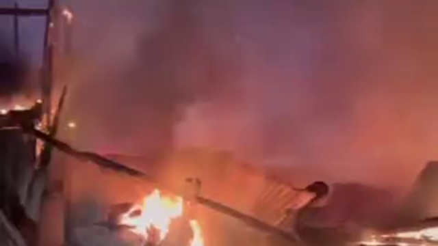 Yıldırım düştü, ahır yandı