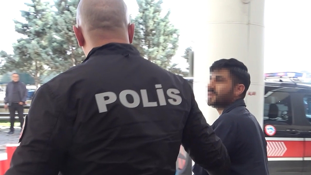 Nikahsız birliktelikten doğan bebekle fotoğraf paylaşan çift hastanede bıçaklandı
Kadının kardeşi saldırıyı "namus ve şerefim için" diyerek savundu