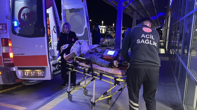 Kütahya'da bıçaklı kavga; 2 yaralı