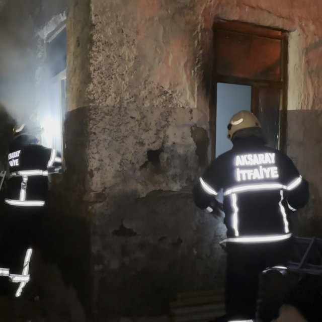 Metruk evde çıkan yangın paniğe neden oldu