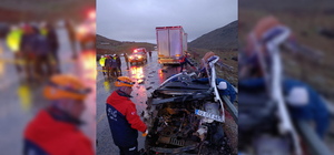 Malatya'da otomobil ile TIR çarpıştı: 3 ölü, 1 yaralı (2)