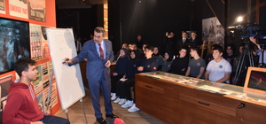 Bakan Tekin, Aydın’da lise öğrencilerine ‘Demokrasi ve İnsan’ dersi verdi