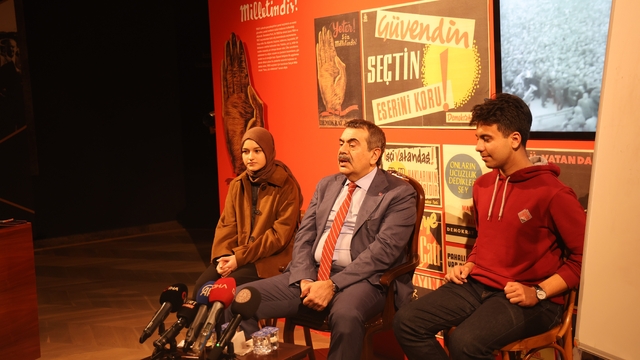 Milli Eğitim Bakanı Tekin'den Aydın'da 'Demokrasi ve Însan' dersi