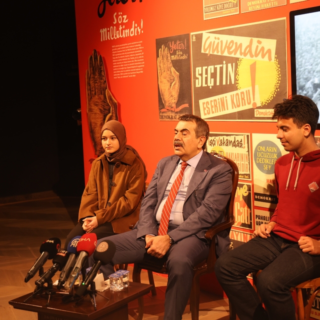 Milli Eğitim Bakanı Tekin'den Aydın'da 'Demokrasi ve Însan' dersi