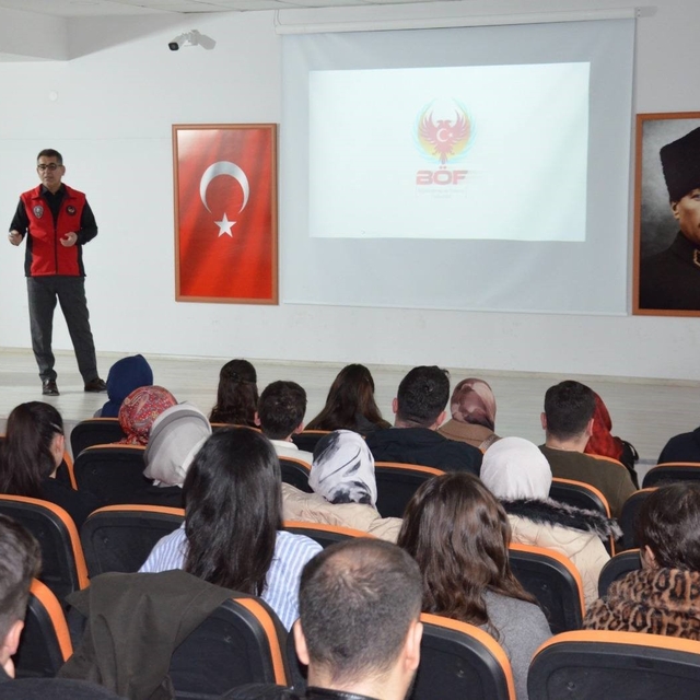 Erzincan'da öğretmenlere terörle mücadele farkındalık semineri