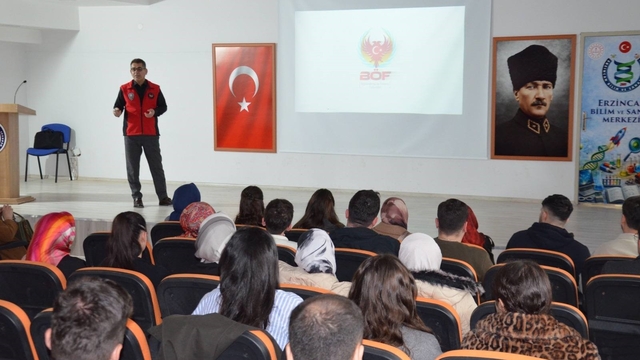 Erzincan'da öğretmenlere terörle mücadele farkındalık semineri
