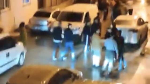Bursa'da sokak ortasında meydan muharebesi gibi kavga