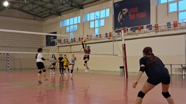 Bilecik'te voleybol antrenmanları devam ediyor