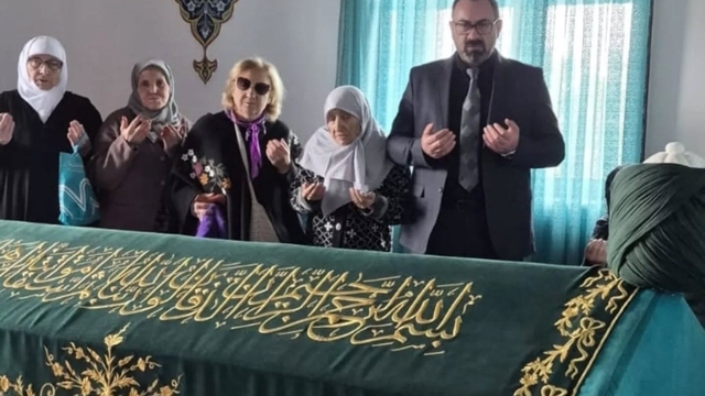 Bilecik'te huzurevi sakinlerinden türbe ziyareti