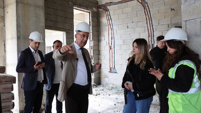 Başkan Yapar, Akasya Mahallesinde yapımı devam eden sosyal tesisi inceledi