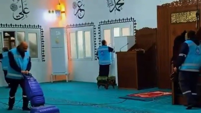 Antakya'da ibadethane temizliği çalışmaları sürüyor