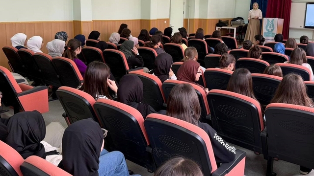 Kütahya Akşemsettin Kız AİHL'de motivasyon programı