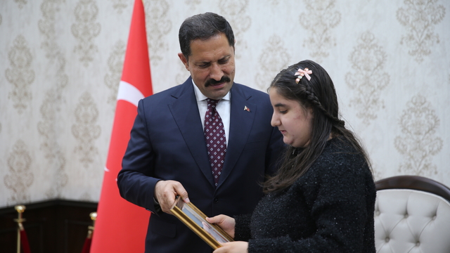 Hatay'da otizmli bireyler Vali Mustafa Masatlı'yı ziyaret etti