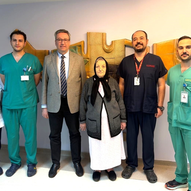 Vücudundan 3,7 kiloluk tümör çıkartılan hasta sağlığına kavuştu