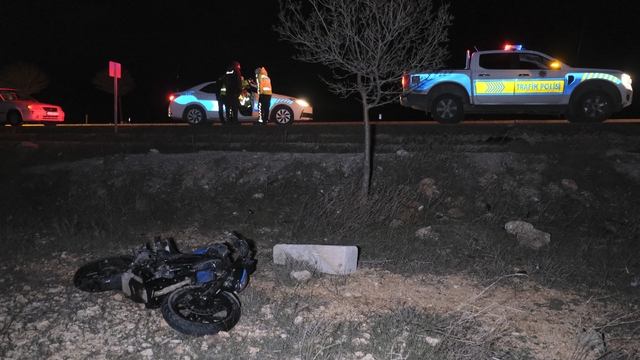 Minibüse arkadan çarpan motosiklet 70 metre sürüklendi: 1 yaralı
