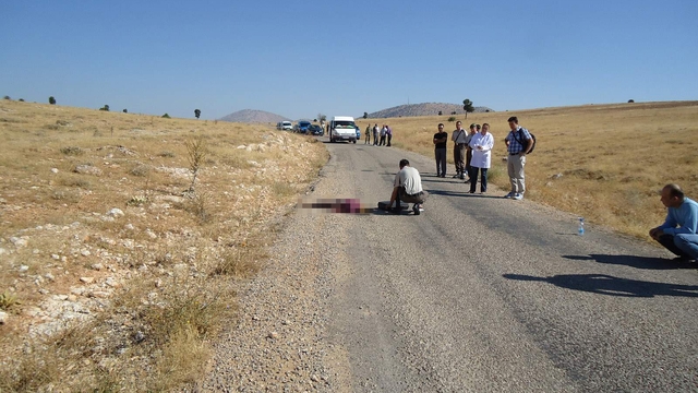 Antalya'da 15 yıllık cinayetin sırrı DNA eşleşmesi ile çözüldü
2011 yılında bir kadının elleri ve ağzı bağlı şekilde boğularak öldürülmesiyle ilgili olayda DNA örnekleri güncel teknolojiyle yeniden incelendi
15 yıllık faili meçhul cinayet dosyası JASAT'ın çalışmasıyla çözülürken, adli makamlara sevk edilen zanlı tutuklanarak cezaevine gönderildi