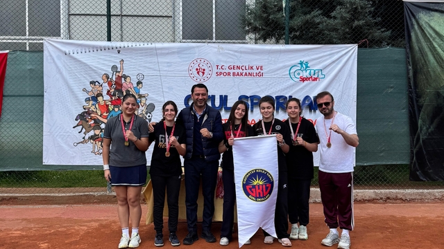 Kortların şampiyonu Gaziantep Kolej Vakfı Türkiye finallerinde