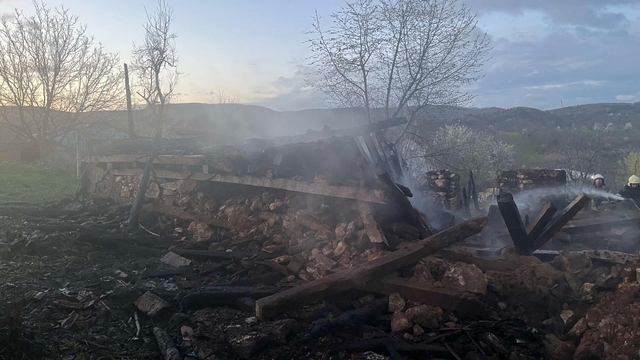 Bursa'da 2 katlı ev alevlere teslim oldu