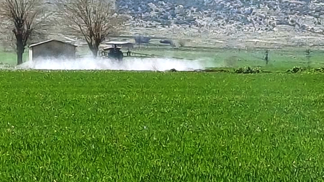 Araban'da sarı pas hastalığını önlemek amaçlı ilaçlı mücadele başlatıldı