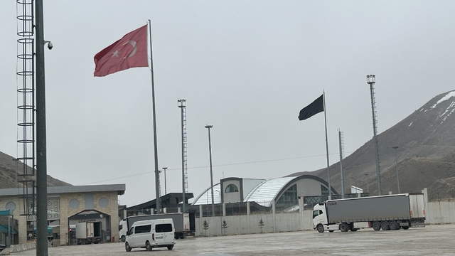 Sınır kapılarında sevkiyatlar koordineli, yolcu geçişleri kontrollü sürdürülüyor
Kapıköy Gümrük Kapısı'nda rutin seyir korunuyor