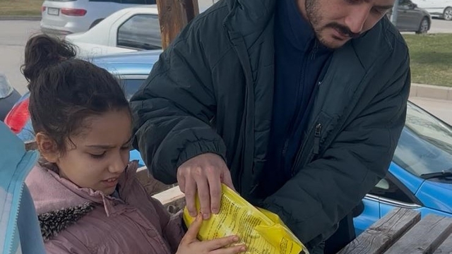 Özel öğrencilerden sokak hayvanlarına mama desteği