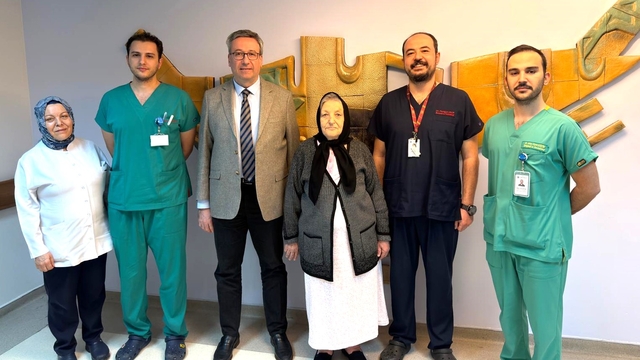 Kayseri'de yaşlı kadının kalça çevresinden 3,7 kilogram tümör çıkarıldı