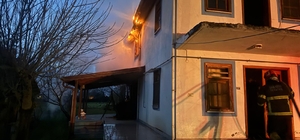 Sakarya'da iki katlı evde çıkan yangın söndürüldü